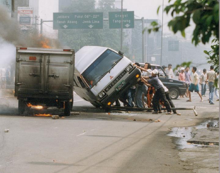  Akademisi Minta Pemerintah Libatkan TGPF dan Penyintas Tragedi Mei 1998 dalam Penulisan Sejarah