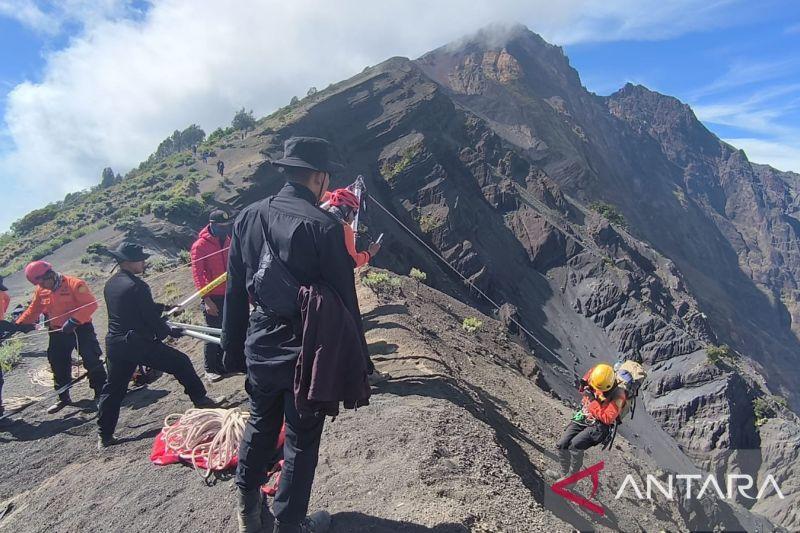  Tim SAR Temukan Pendaki Asal Brasil yang Jatuh di Gunung Rinjani dalam Kondisi Meninggal
