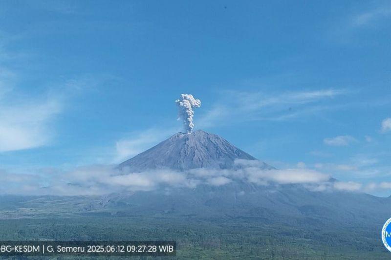  Gunung Semeru Alami Banjir Lahar, Getarannya Berlangsung  Selama 5 Jam Lebih, Status Masih Waspada