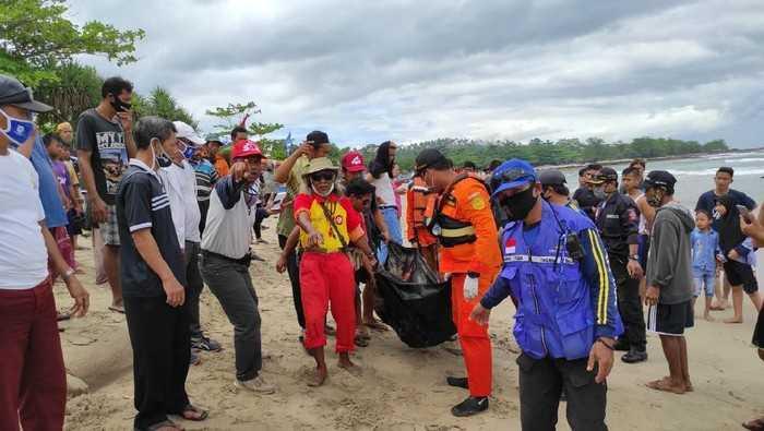  Tragedi Ombak di Pantai Karangseke: Satu Wisatawan Tewas, Satu Hilang, Satu Selamat