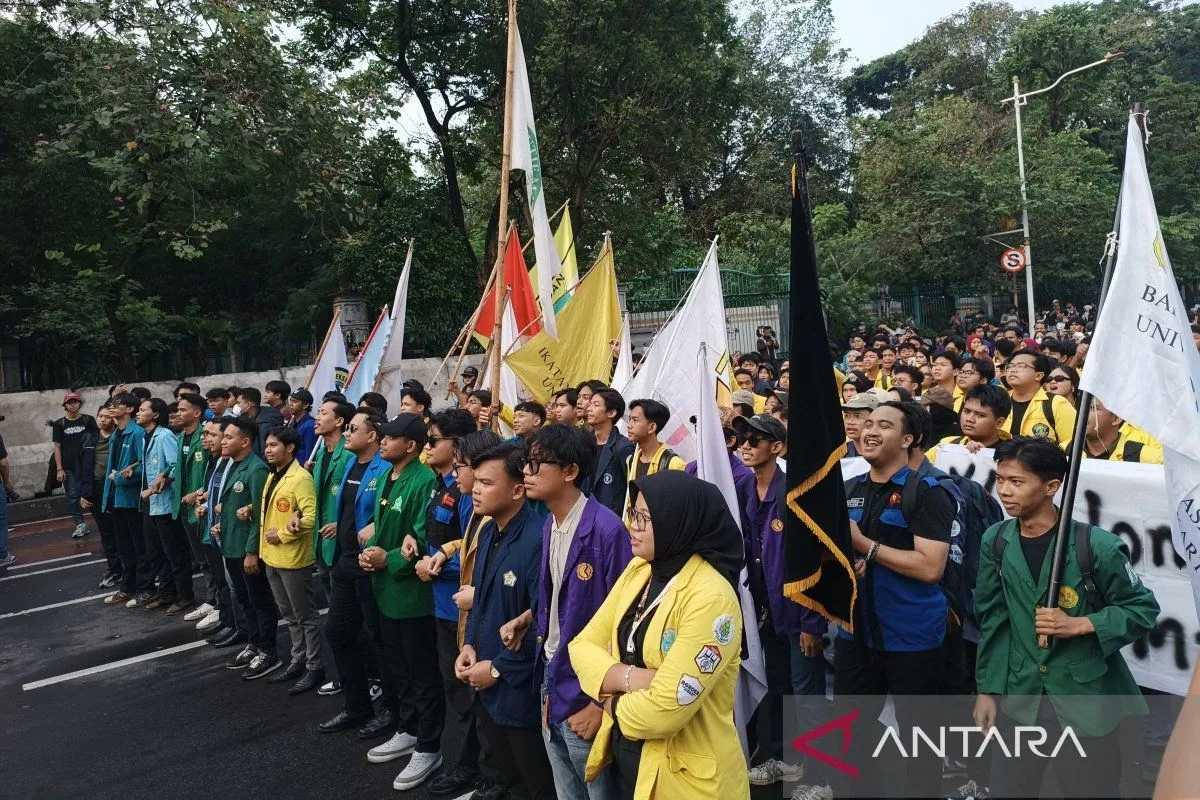  Aksi Mahasiswa BEM SI di Monas: Soroti Kondisi Bangsa, Ratusan Personel Dikerahkan