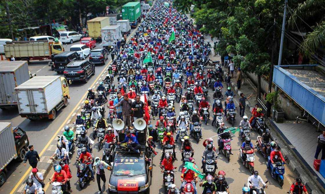  Aksi Serentak Buruh 28 Agustus 2025: Ribuan Massa Kepung DPR, Istana, dan Kota-Kota Besar di Indonesia