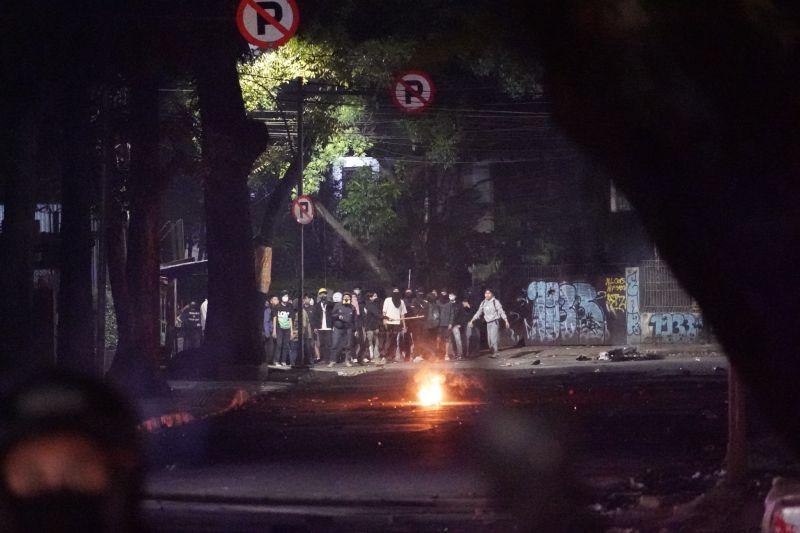  Polisi Ungkap Tembakan Gas Air Mata di Sekitar Unisba Dipicu Serangan Bom Molotov