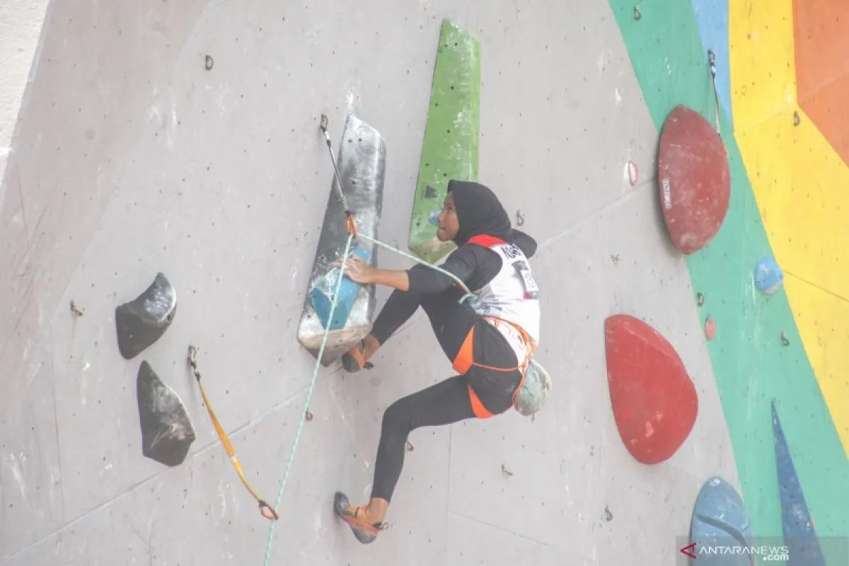  Tiga Pemanjat Tebing Muda Indonesia Berlaga di IFSC World Cup Koper 2025