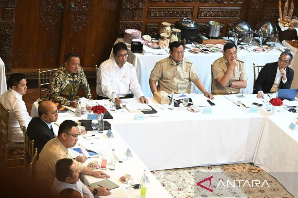  Presiden Prabowo Gelar Rapat Terbatas Bahas Penguatan Sains dan Teknologi Nasional