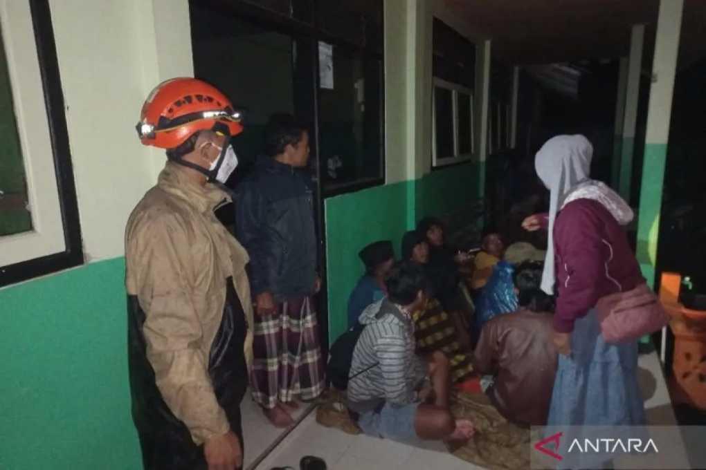  Erupsi Semeru Picu Evakuasi 300 Warga, Status Gunung Naik Jadi Awas