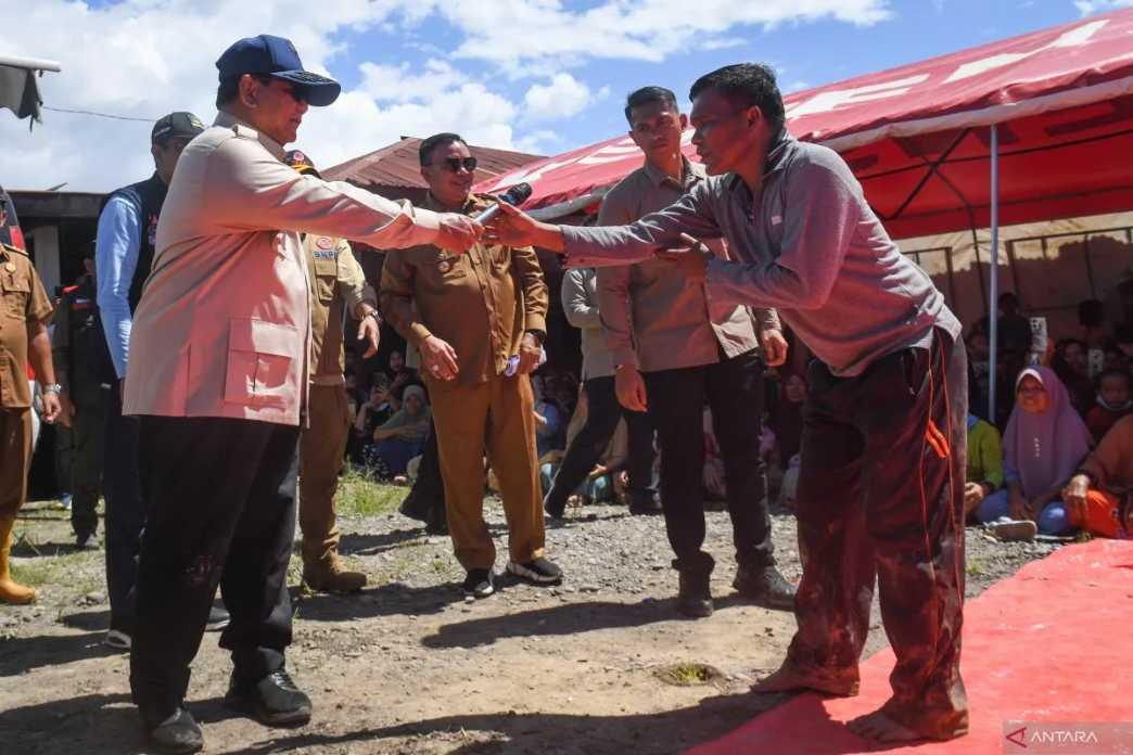  Presiden Prabowo Dengar Langsung Curhatan Pengungsi Kutacane, Janji Tindaklanjuti Masalah Banjir