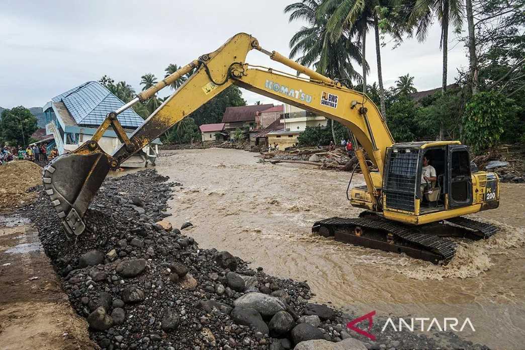  Pemulihan Cepat di Sumbar: Pemerintah Prioritaskan Akses Transportasi dan Infrastruktur