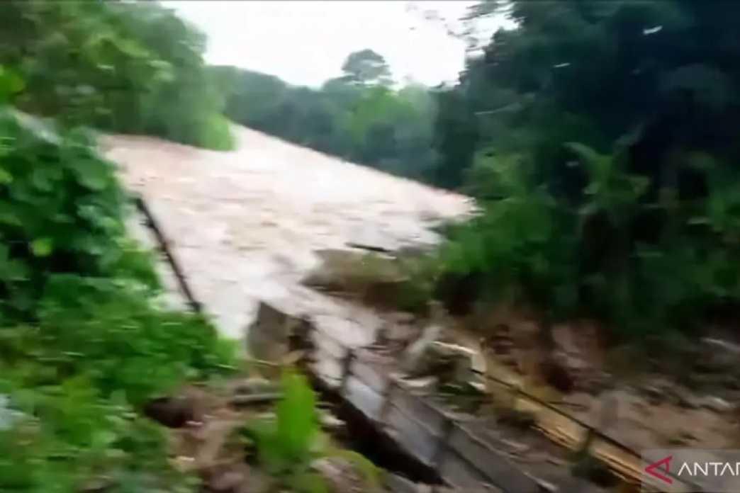  BPBD Sukabumi: Longsor dan Banjir Terjang Sembilan Kecamatan, Akses Jalan hingga Rumah Warga Terdampak