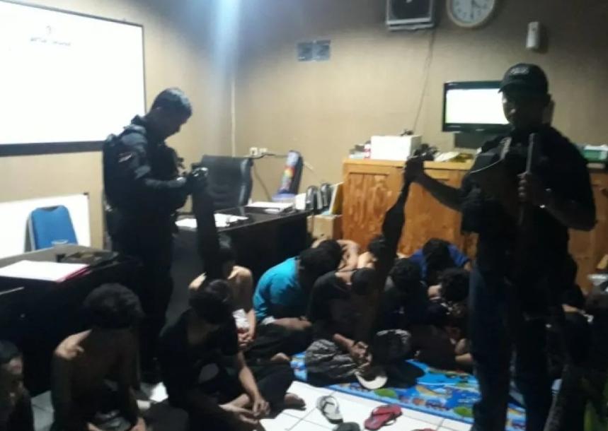  Aksi Gangster di Kalideres: Polisi Telusuri Pelaku dengan Plat Nomor Palsu
