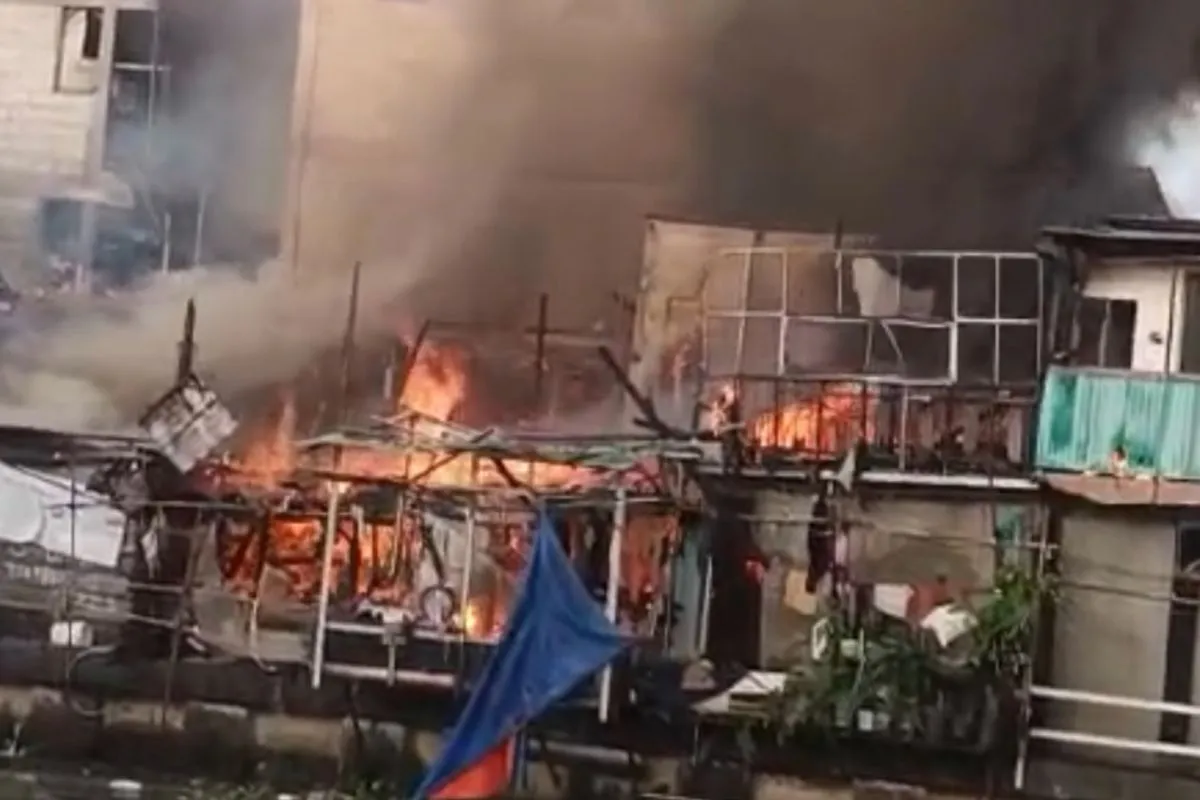  Kebakaran Hebat di Kapuk Muara, 14 Rumah Hangus dan Puluhan Warga Terdampak