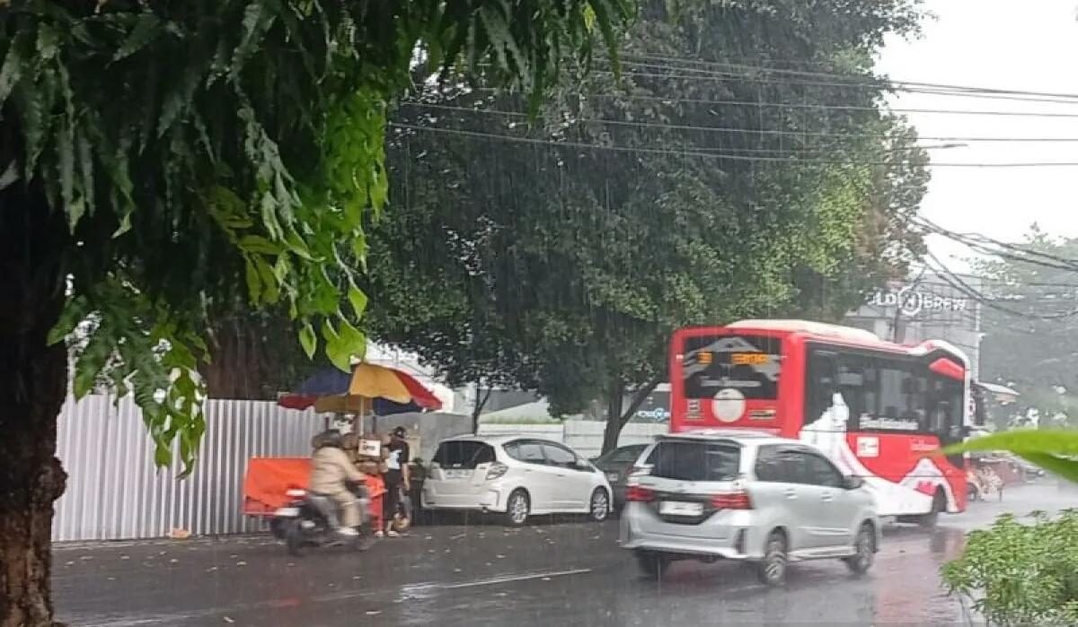  BMKG Prediksi Hujan di Banyak Daerah, Warga Diminta Waspada Cuaca Ekstrem