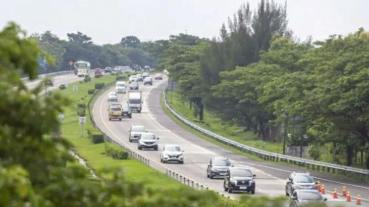  Libur Nataru 2025, Lalu Lintas Tol Cipali Ramai Lancar Dua Arah