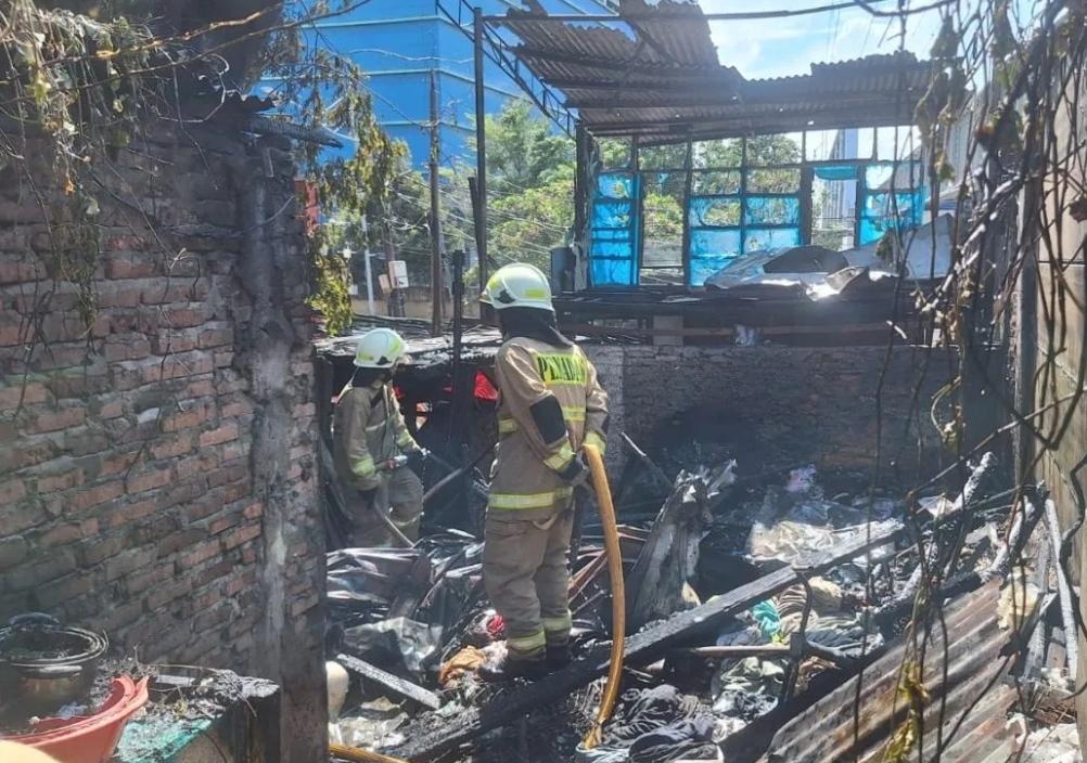  Rumah Warga di Pademangan Barat Dilalap Api, Petugas Bergerak Cepat