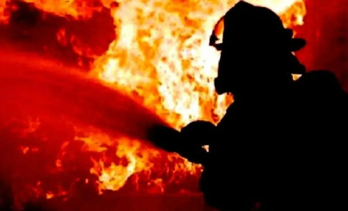  Gulkarmat Jaksel Padamkan Kebakaran Ruang Genset Kantor Wali Kota