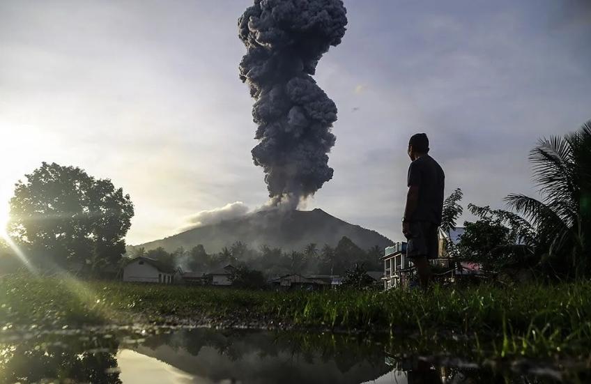  Gunung Ibu Erupsi di Awal Tahun 2026, Status Masih Level II Waspada