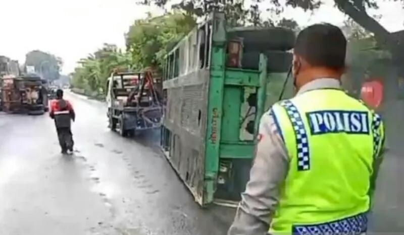  Sopir Truk Kontainer Terbalik di Cilincing Diperiksa Polisi, Macet Parah hingga Pelabuhan
