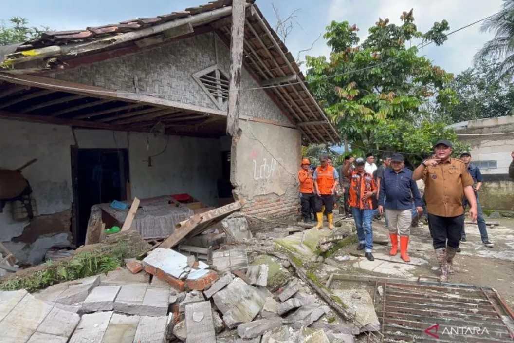  Tanah Bergerak dan Longsor Hantam Bogor, Warga Direlokasi Sementara