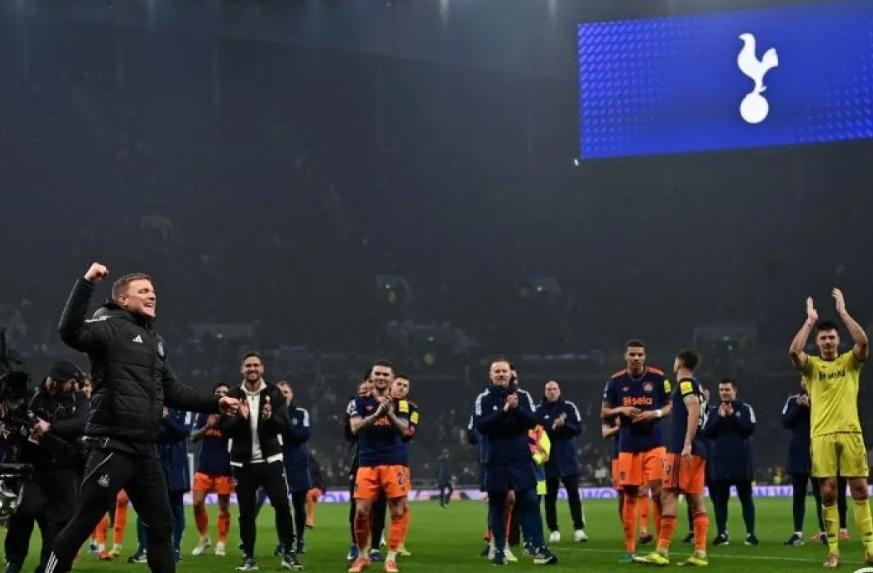  Eddie Howe Sebut Duel Tottenham vs Newcastle “Aneh”, Magpies Menang Dramatis 2-1