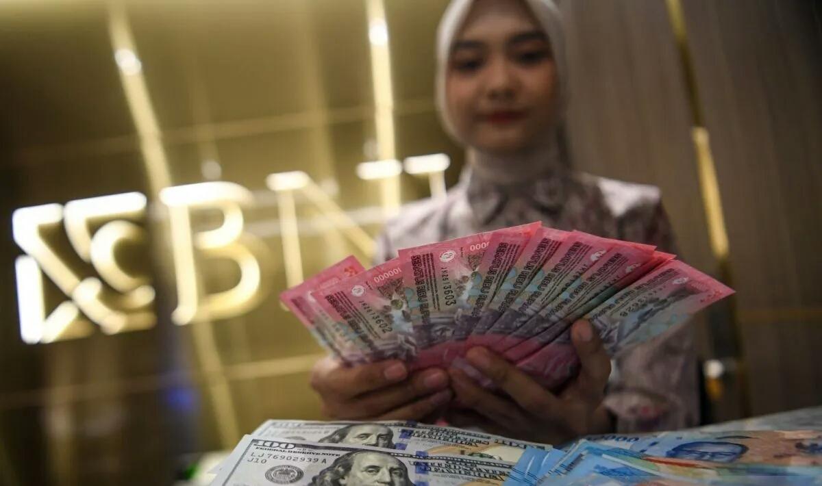  Rupiah Dibuka Melemah ke Rp16.811 per Dolar AS, Berpeluang Menguat Terbatas