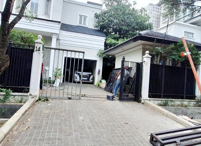  Pengemudi Wanita Diduga Mabuk Tabrak Pagar Rumah JK, Klaim Siap Ganti Rugi