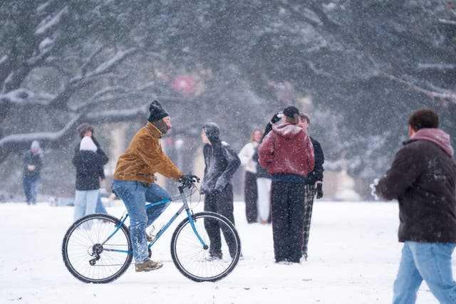  NYC Siaga Badai Salju Terbesar dalam 9 Tahun, Nor’easter Mengancam Awal Pekan Warga AS