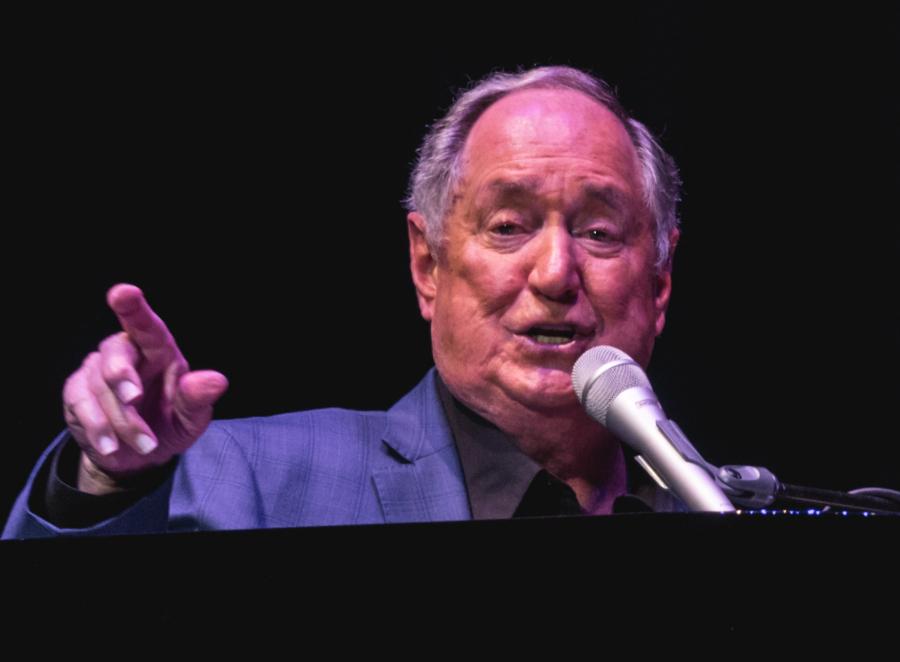  Neil Sedaka Ikon Musik Pop dan Pelantun Lagu Hit ‘Oh! Carol‘ Meninggal Dunia di Usia 86 Tahun