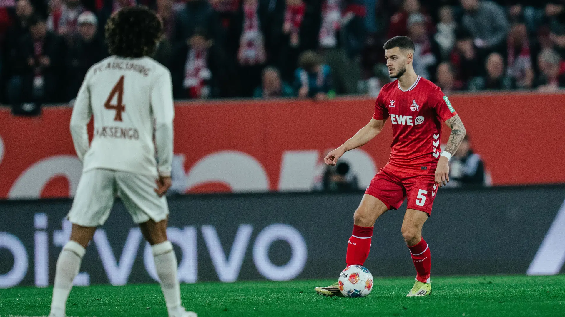  Augsburg Kalahkan Koln 2-0, Naik ke Papan Tengah Bundesliga  