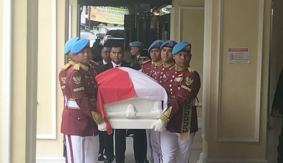  Jenazah Try Sutrisno Disalatkan di Masjid Sunda Kelapa, Dimakamkan Secara Militer di TMP Kalibata