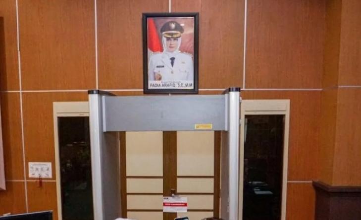  KPK Bawa 11 Orang dari Pekalongan ke Jakarta Usai OTT Bupati Fadia Arafiq