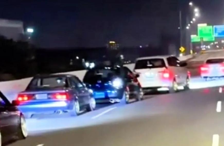  Viral Aksi Mobil Zig-Zag di Tol Becakayu, Polisi Beri Teguran ke Pengemudi