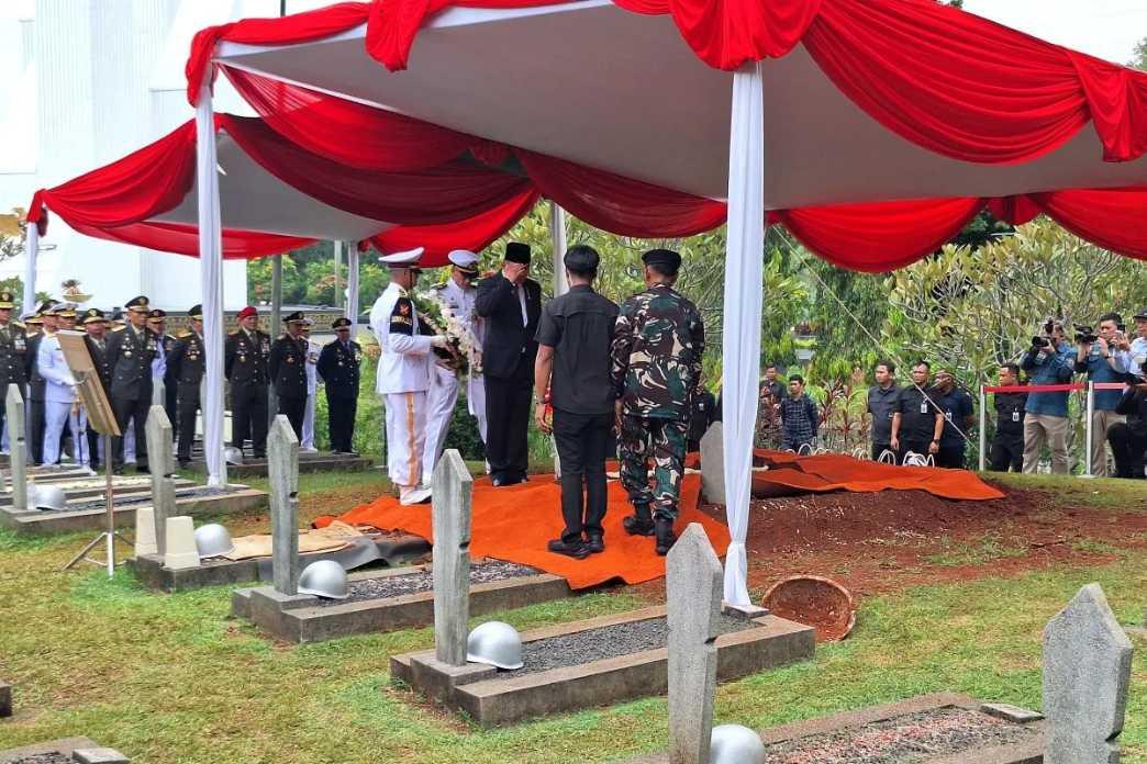  Menhan Sjafrie Pimpin Pemakaman Militer Juwono Sudarsono di TMP Kalibata