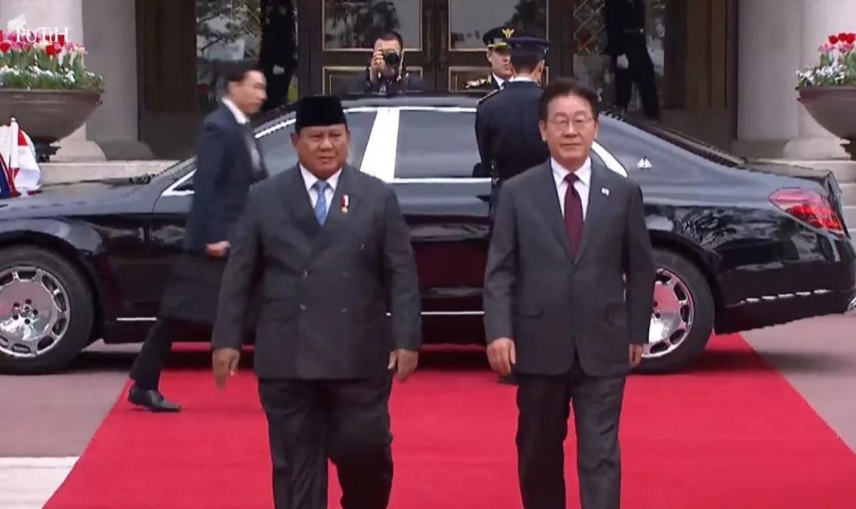  Presiden Prabowo Disambut Hangat Presiden Korsel Lee Jae Myung di Blue House