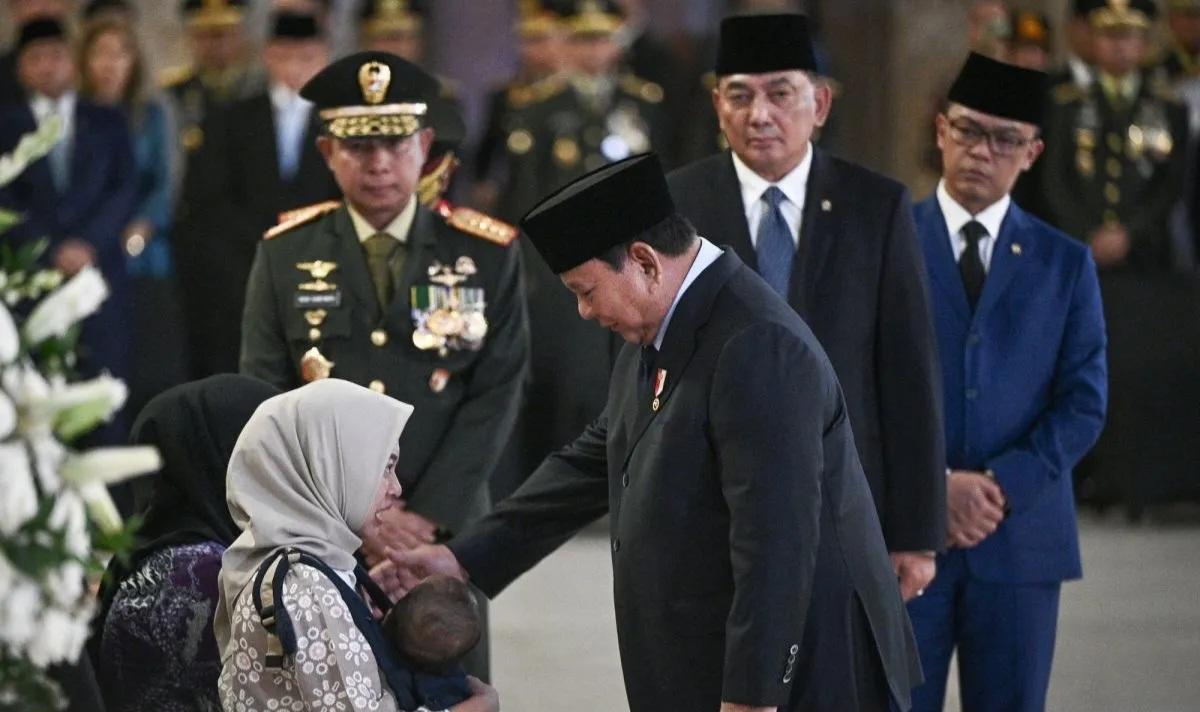  Prabowo Subianto Beri Penghormatan Terakhir untuk Tiga Prajurit TNI Gugur di Lebanon