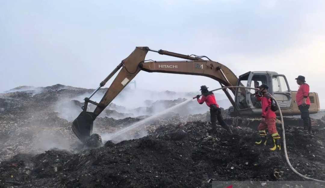  102 Warga Mengungsi Akibat Kebakaran TPA Jatiwaringin, BNPB Siagakan Tim Medis 24 Jam