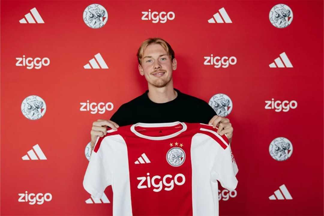  Julian Brandt Resmi Gabung Ajax, Jordi Cruijff: Kami Mengejarnya Selama Berbulan-bulan