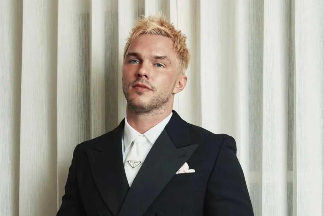  Nicholas Hoult Jadi Gilderoy Lockhart di Serial Harry Potter Musim Kedua