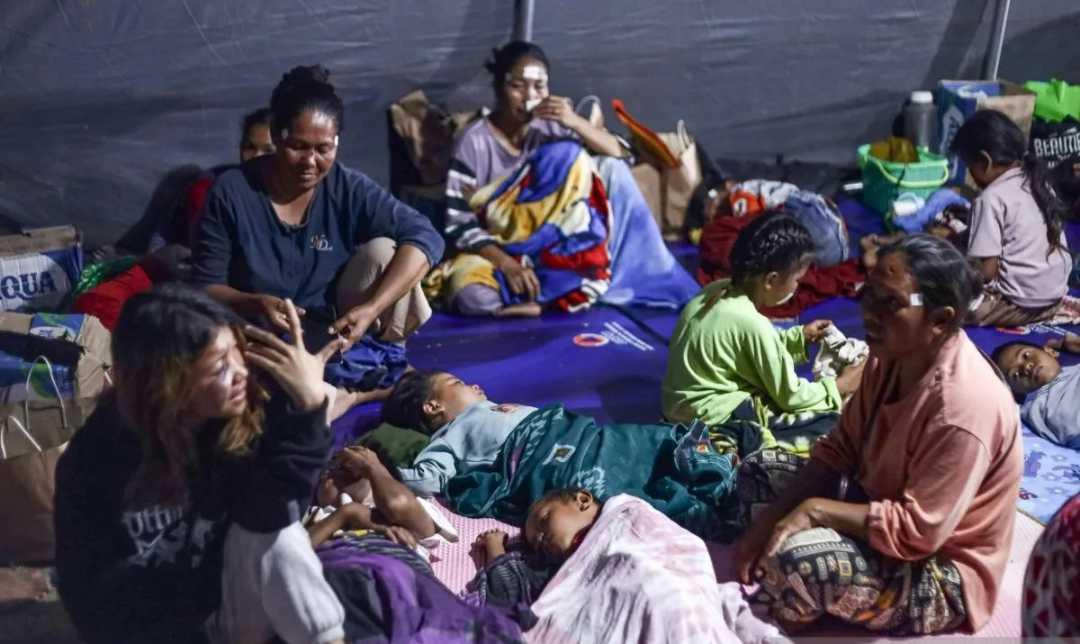  Gerak Cepat Bulog Salurkan Beras dan Minyak Goreng untuk Korban Gempa NTT