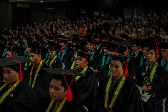  Lepas 176 Wisudawan, Rektor UKDW Berharap Lulusan Mampu Bersaing di Era Industrial Revolution 4.0