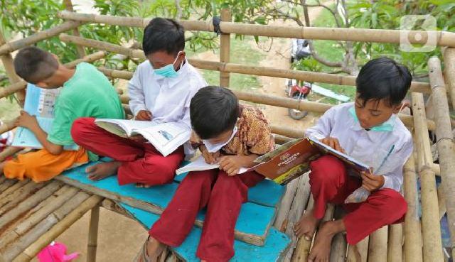  Serunya Siswa Sekolah Alam Belajar  Tatap Muka di Tengah Alam