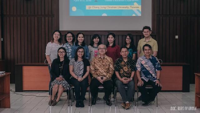  Rektor UKDW Melepas Peserta GlobEES ke Taiwan