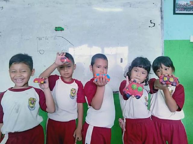  Riset Ini Ungkap Sebagian Besar Siswa Kangen Suasana Sekolah saat PJJ