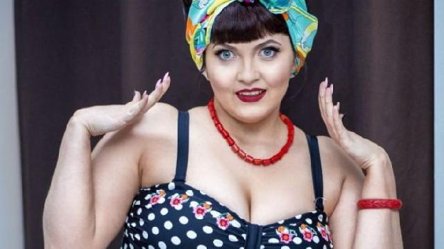  Berpose dengan Baju Renang di Instagram Seorang Guru Dipecat