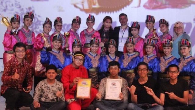 SMA Labschool Juara Festival Interfolk di Rusia