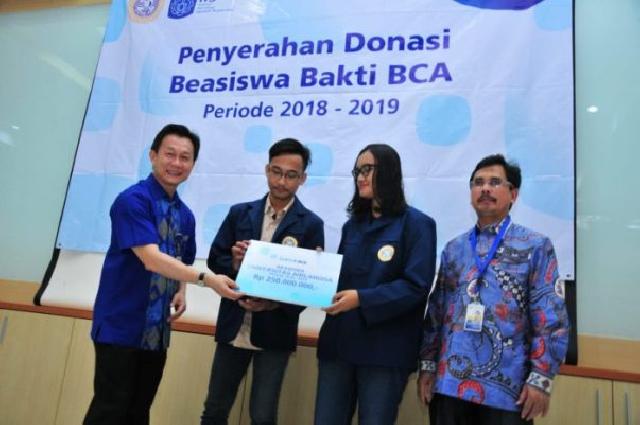  Dua PTN di Jawa Timur Terima Beasiswa Bakti BCA Senilai Rp4,95 Miliar