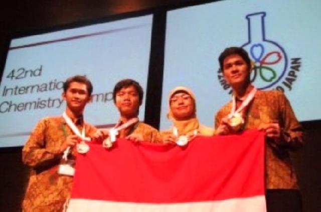  Bravo! Emas untuk Siswa Indonesia di Olimpiade Kimia-Fisika