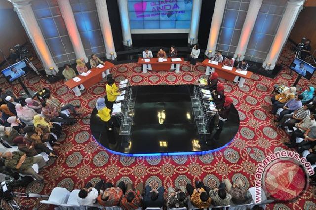  FH Ubaya Juarai Debat Konstitusi Antarmahasiswa Regional Timur