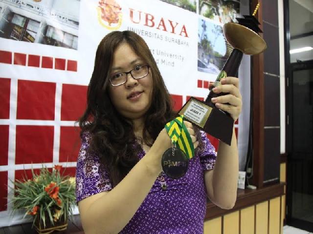  Mahasiswa Surabaya Juarai Olimpiade Farmasi Nasional