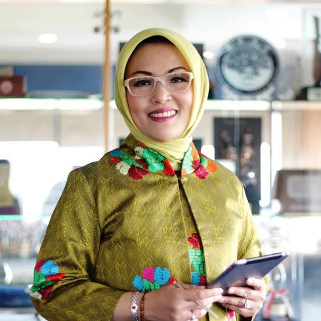  Prof Dwia Aries Tina Pulubuhu, Berjuang untuk Perempuan dan Anak