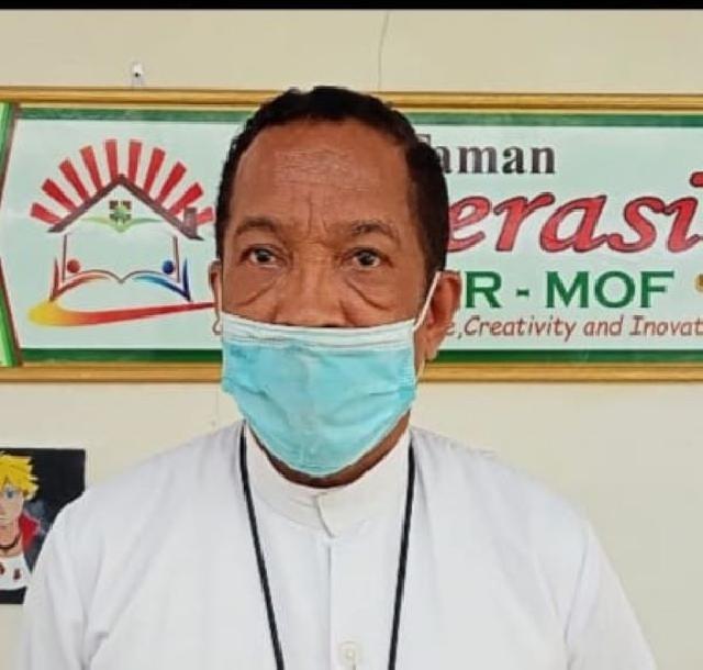  Fr. Herman Yoseph: Demi Anak Didik, Silakan Gunakan Fasilitas Komputer di SMPK Frater